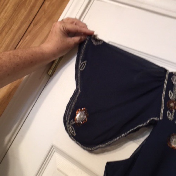 Ladie Sequined Blouse New with Tags. - Picture 4 of 7